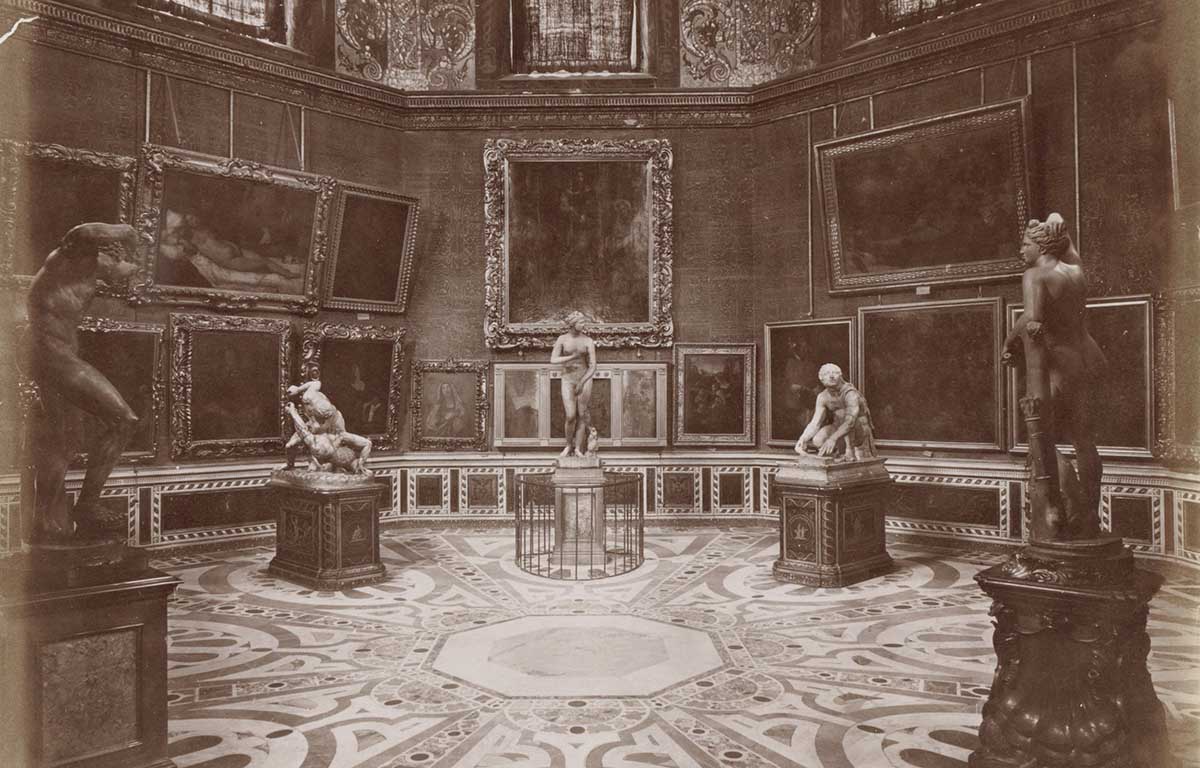 Interieur van de Tribuna van de Uffizi in Florence, anonymous, c. 1870 - c. 1890. Rijksmuseum.